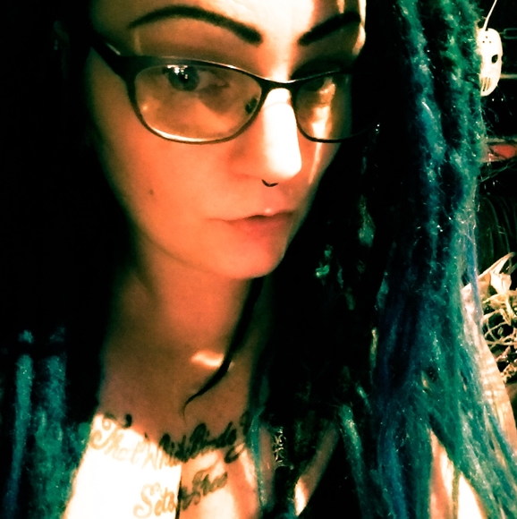 Meet your Posher, Abbi - Picture 2 of 5